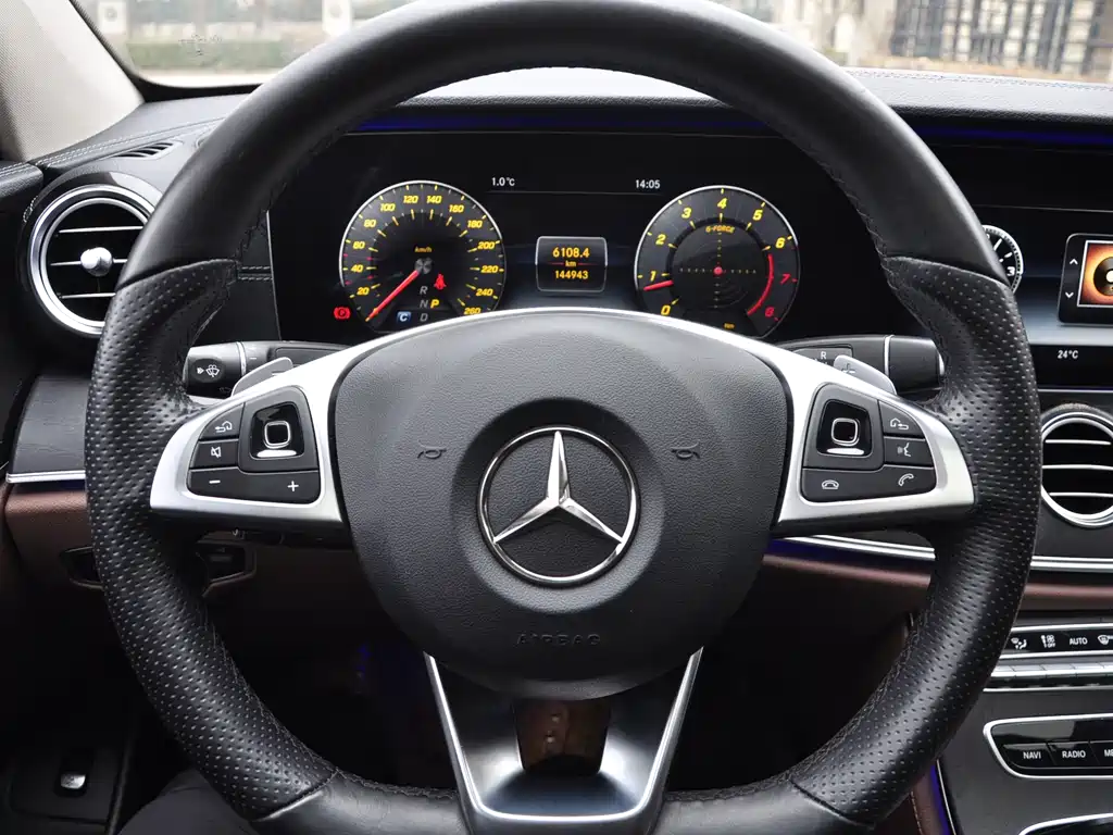 MERCEDES-BENZ E CLASS