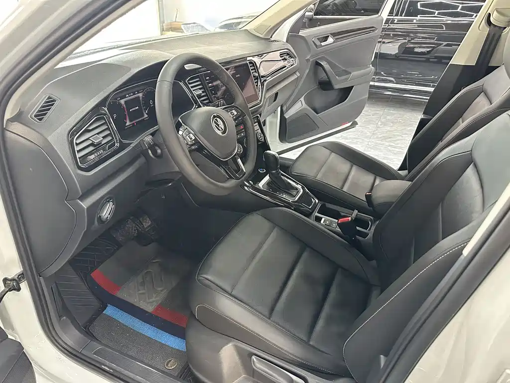 Volkswagen T-Roc — миниатюра 10