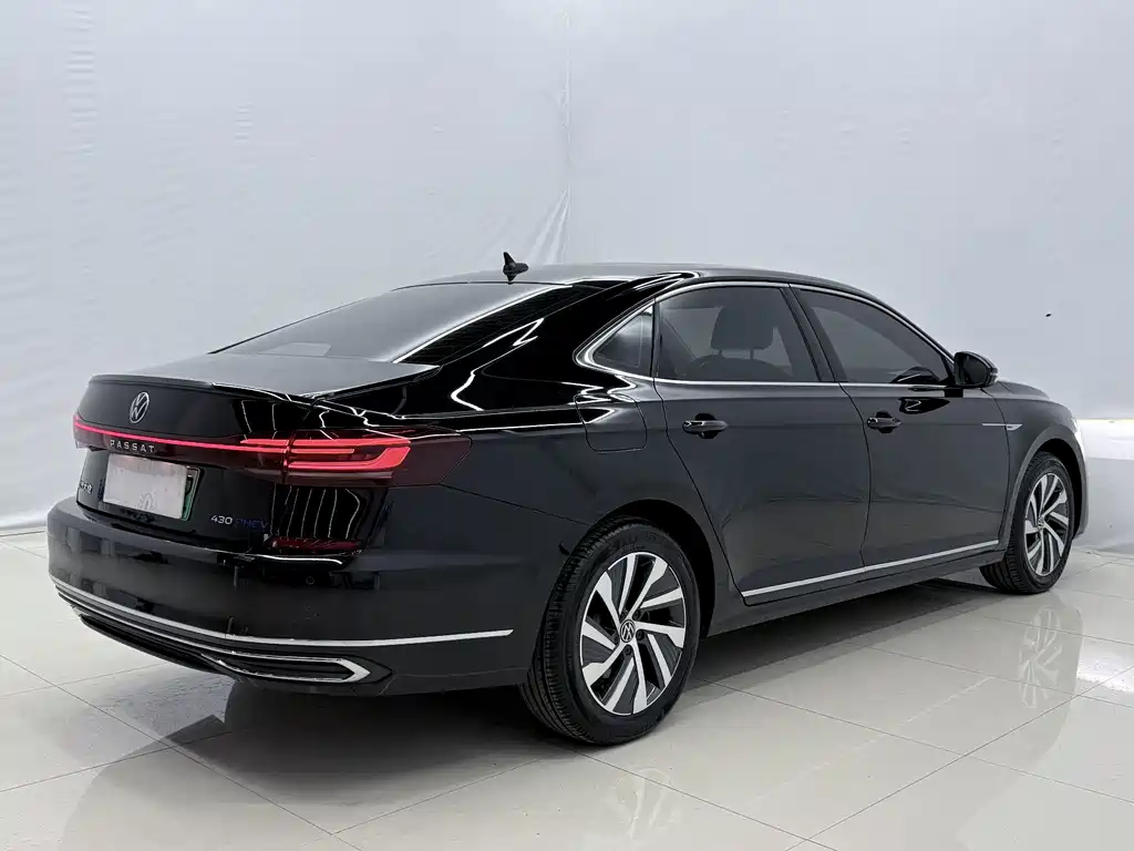 Volkswagen Passat PHEV — миниатюра 11
