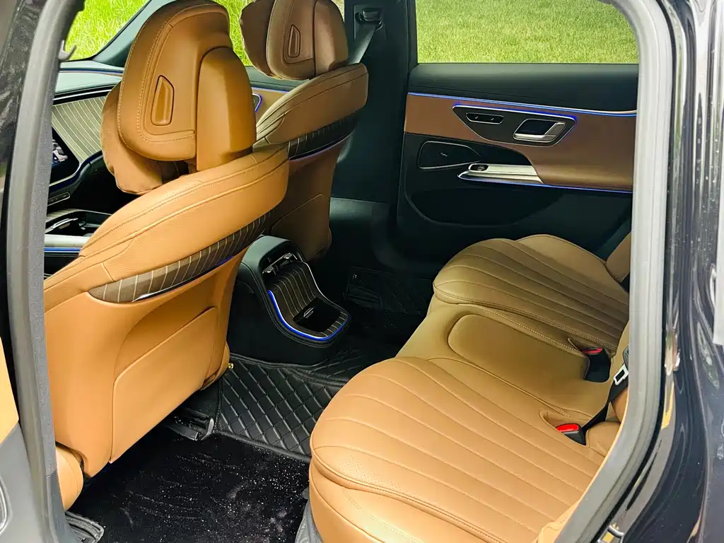 Mercedes-Benz E-Class — миниатюра 8