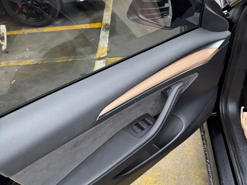 Tesla Model 3 — миниатюра 6
