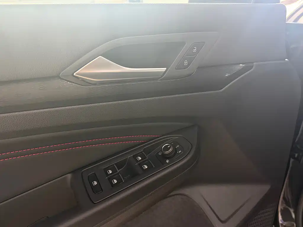 Volkswagen Golf GTI — миниатюра 4