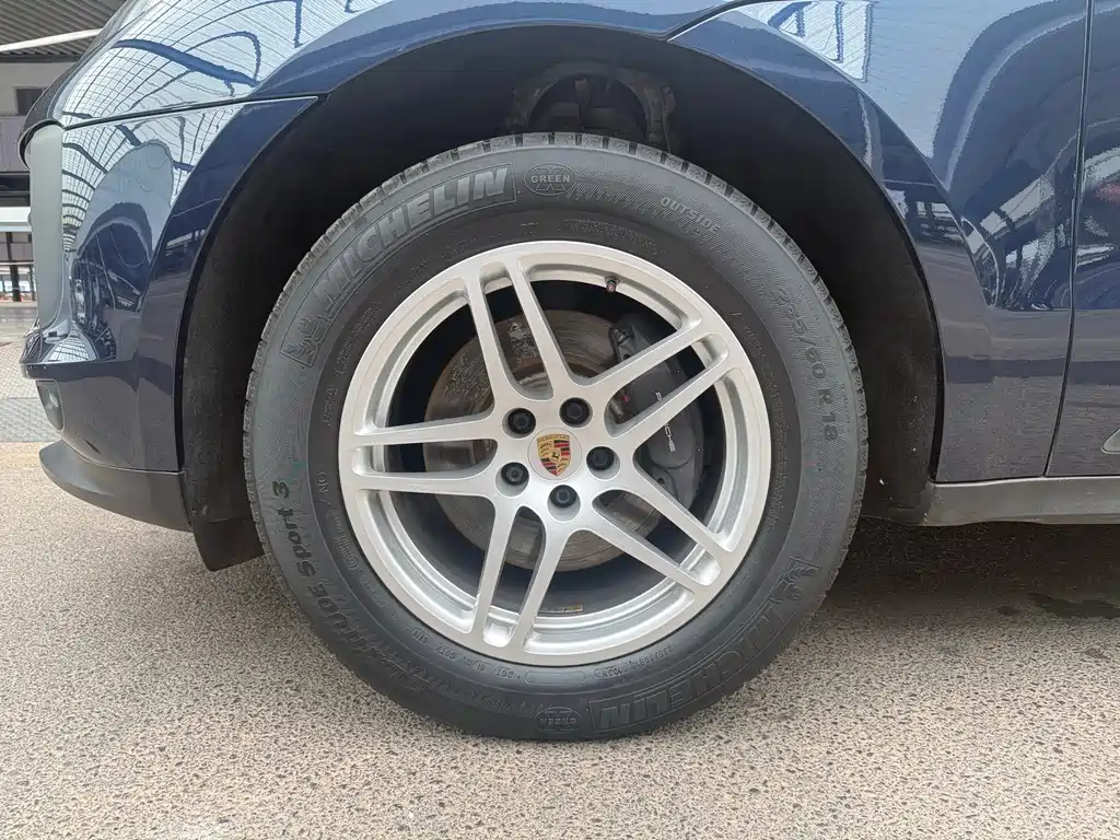 Porsche Macan — миниатюра 4