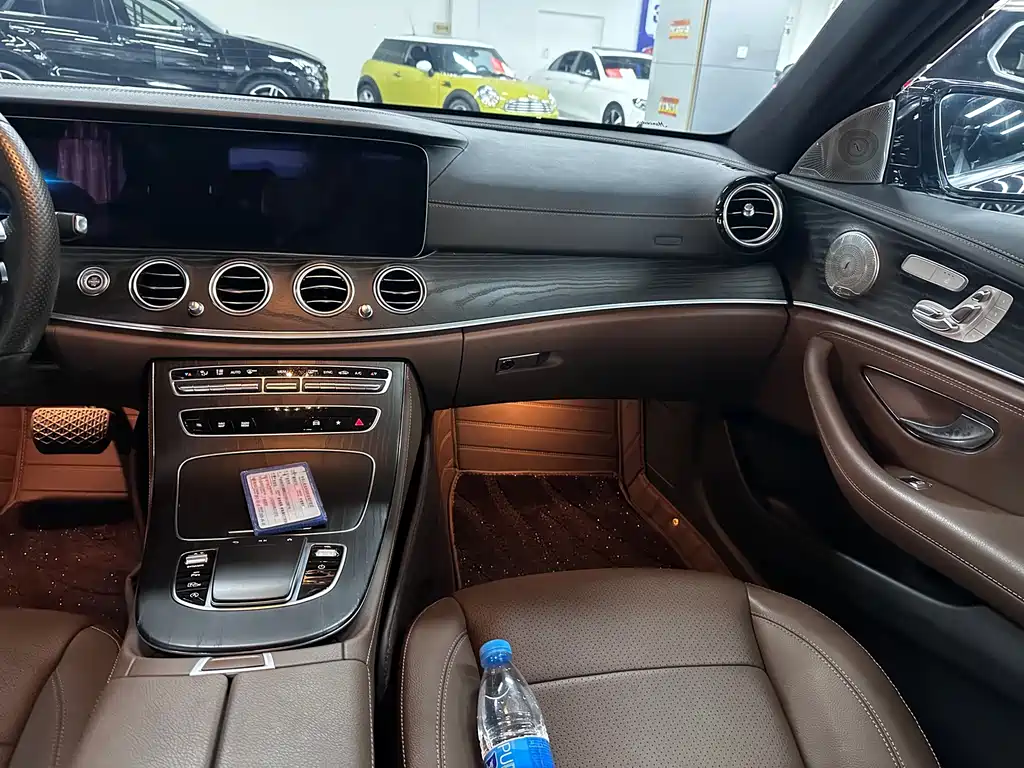 Mercedes-Benz E-Class — миниатюра 9