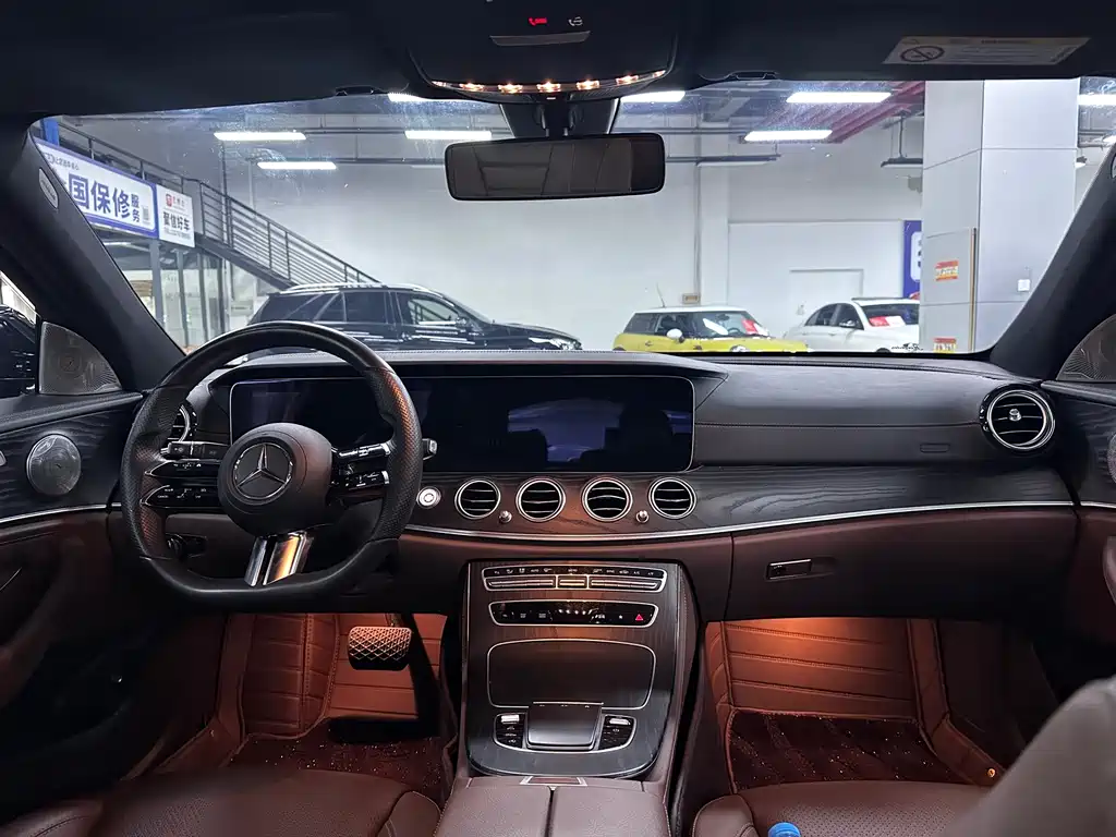Mercedes-Benz E-Class — миниатюра 7