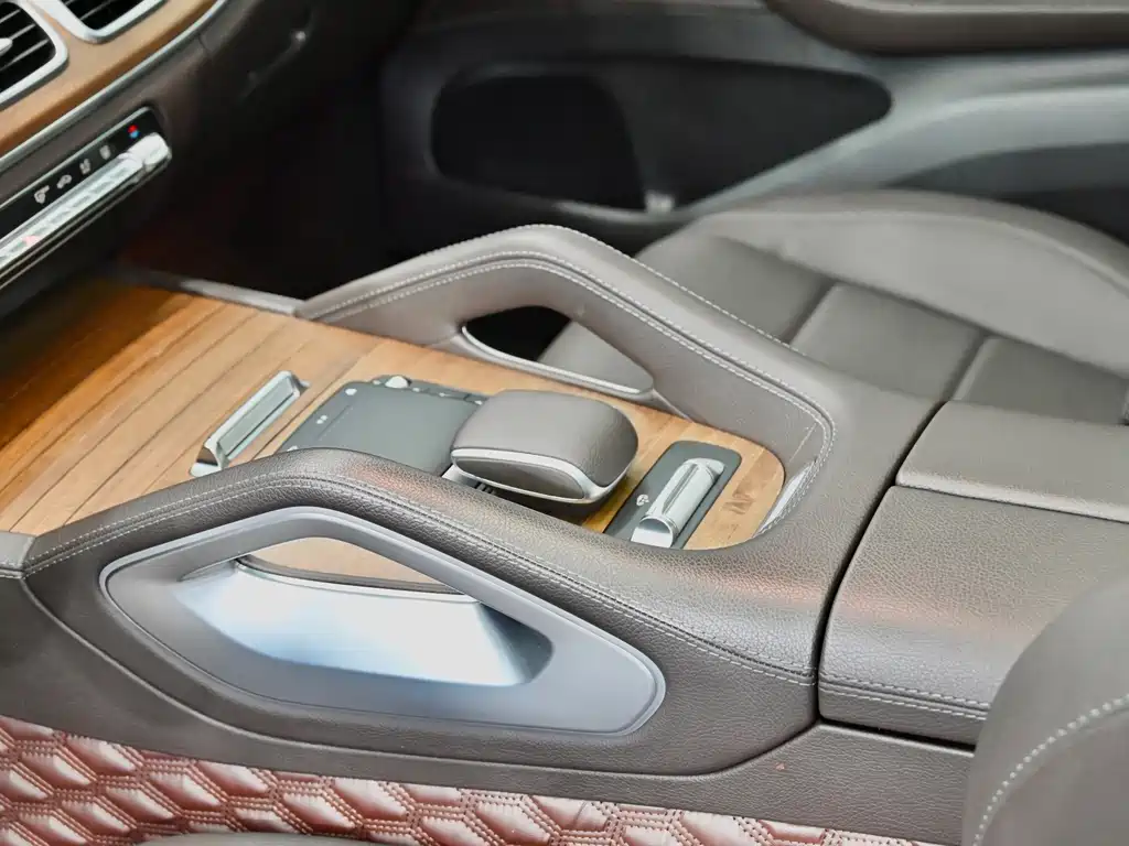 Mercedes-Benz GLE New Energy — миниатюра 17