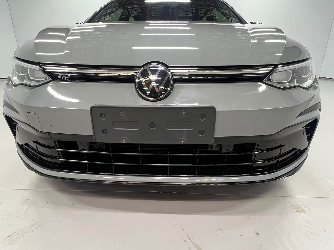 Volkswagen Golf 1.4 л 2024 г. Серебристо-серый, пробег 36000 км