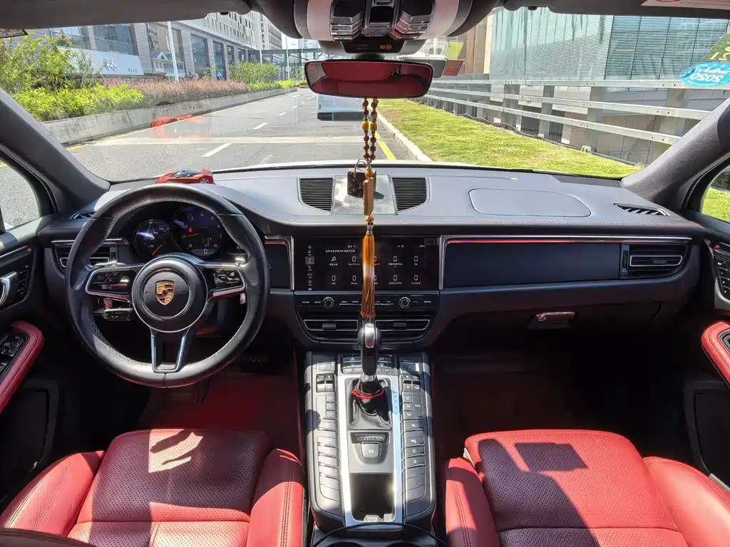 Porsche Macan — миниатюра 8