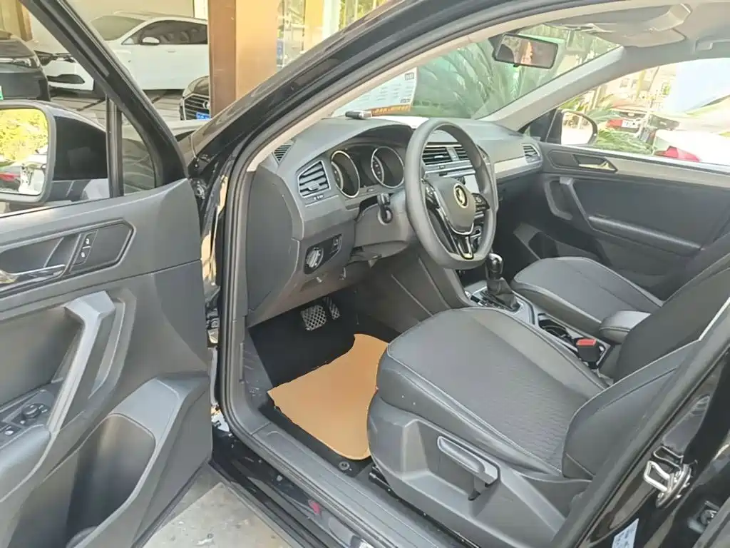 Volkswagen Tiguan L — миниатюра 16