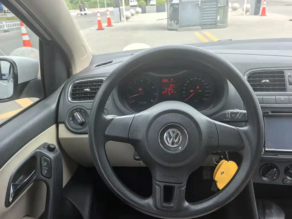 Volkswagen Polo — миниатюра 6