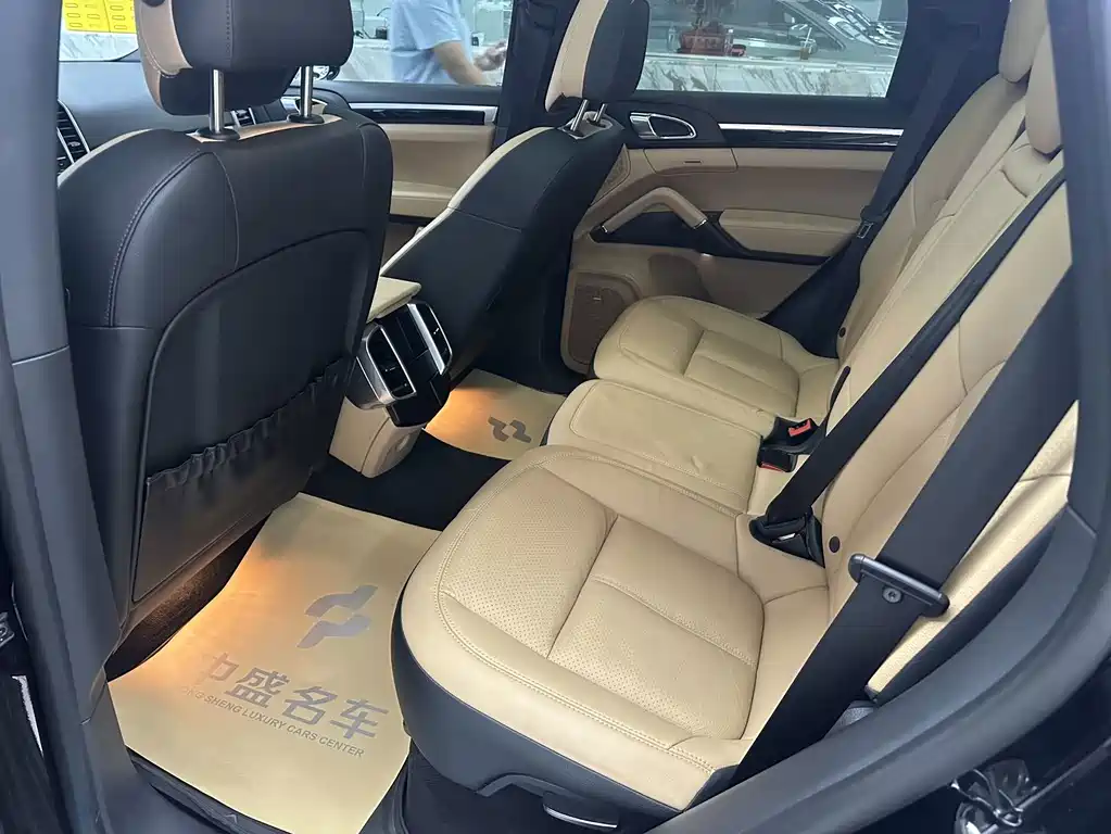 Porsche Cayenne — миниатюра 6