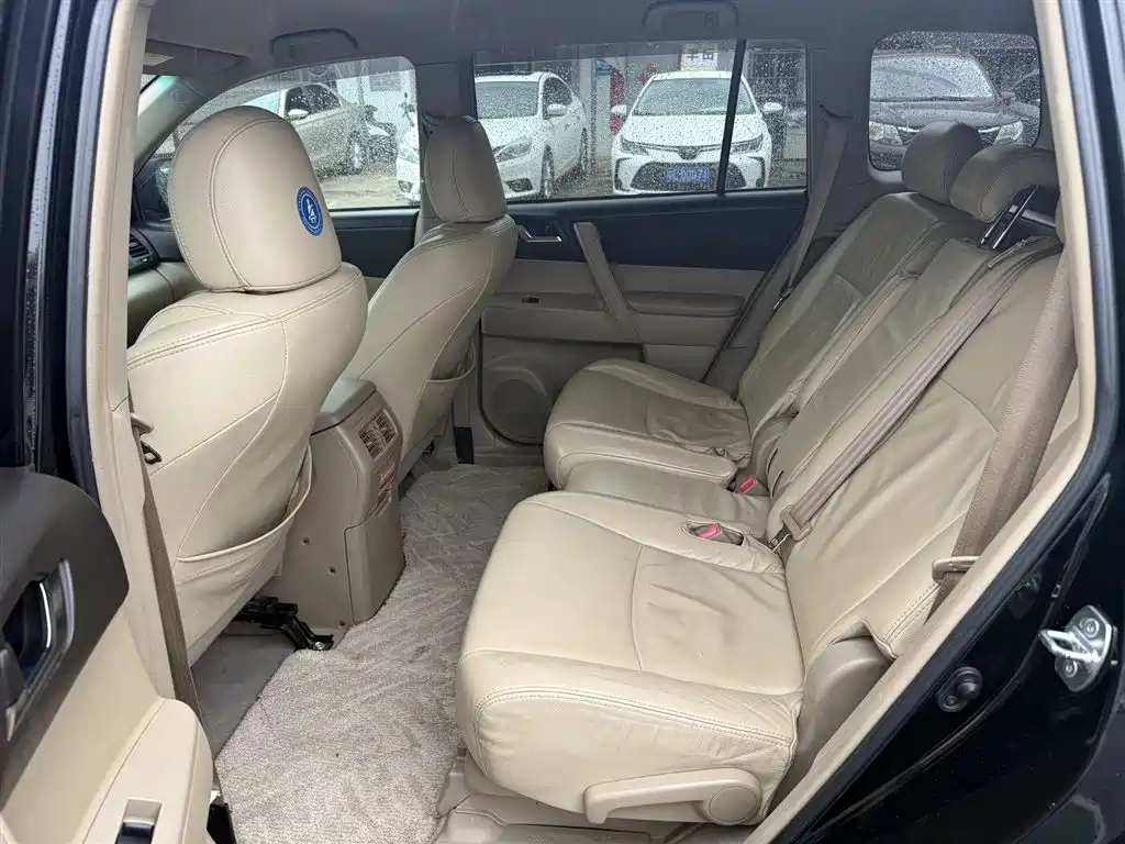 Toyota Highlander 2012 2.7L 5 мест Elite