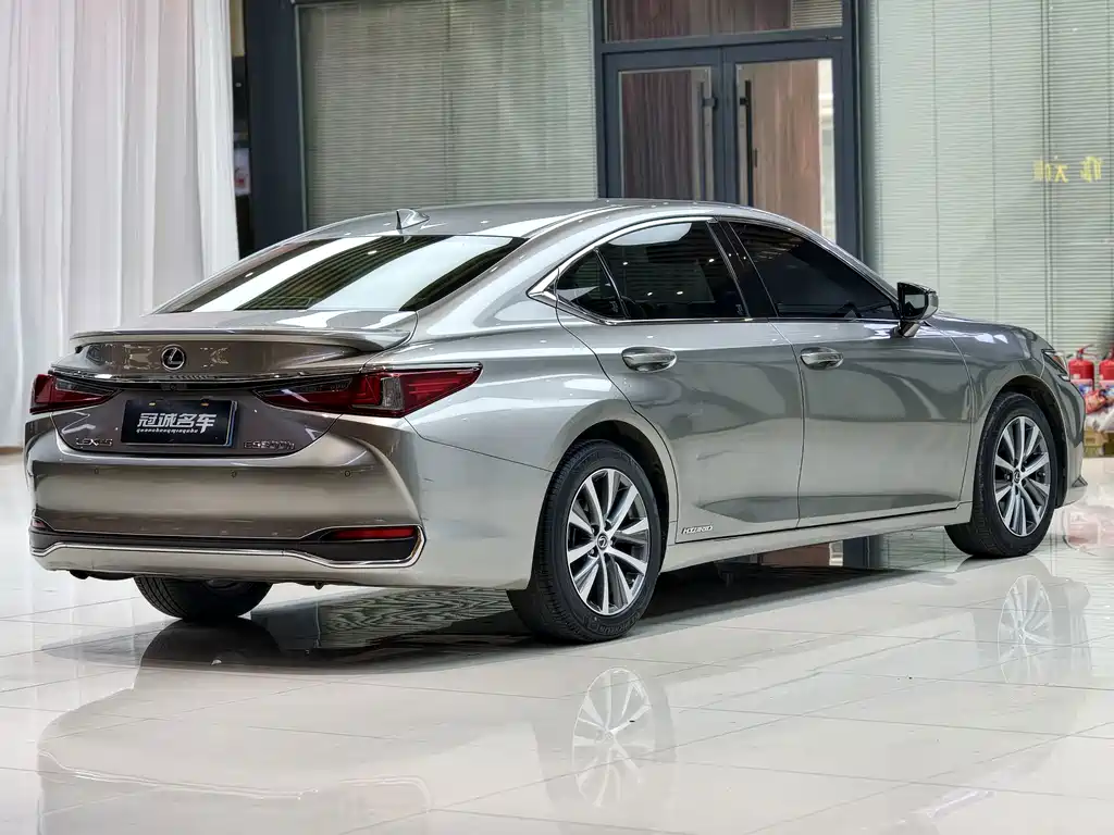 Lexus ES — миниатюра 11