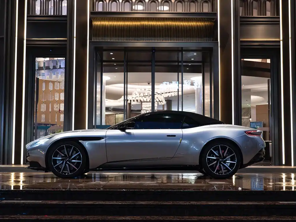 Aston Martin DB11 4.0T V8 Volante, фото 6