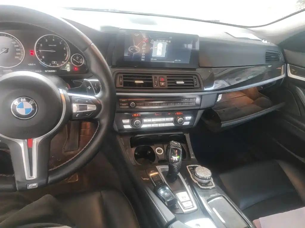 BMW 5 Series — миниатюра 10