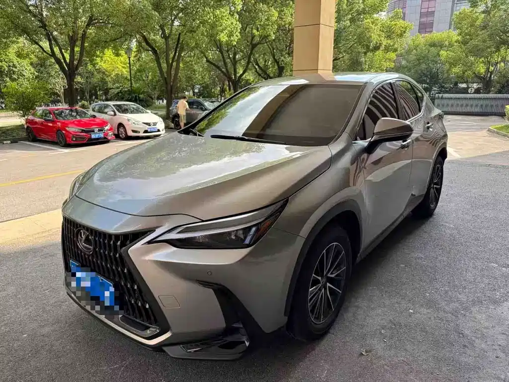 Lexus NX 2023 — фото 1