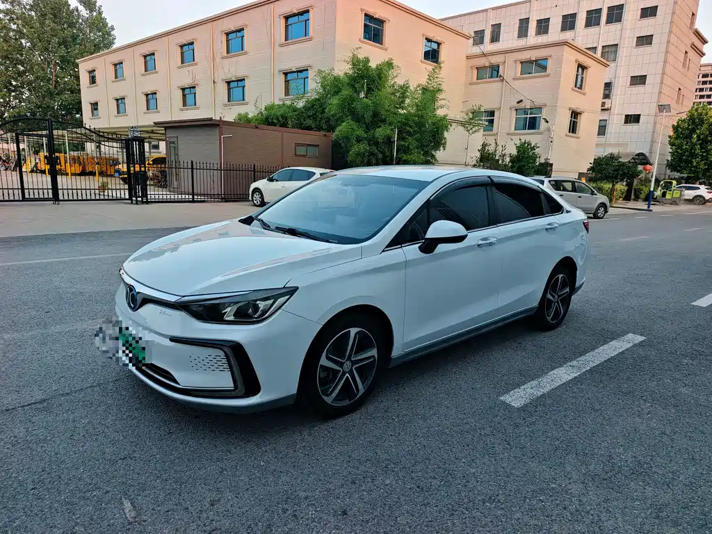 BAIC Beijing EU5 2018 R500 Smart Wind Edition