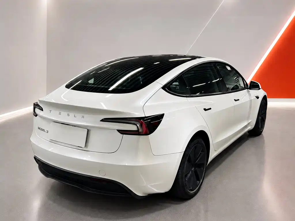 Tesla Model 3 — миниатюра 4