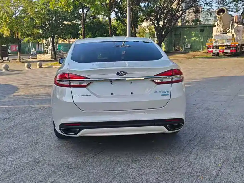 Ford Mondeo — миниатюра 9