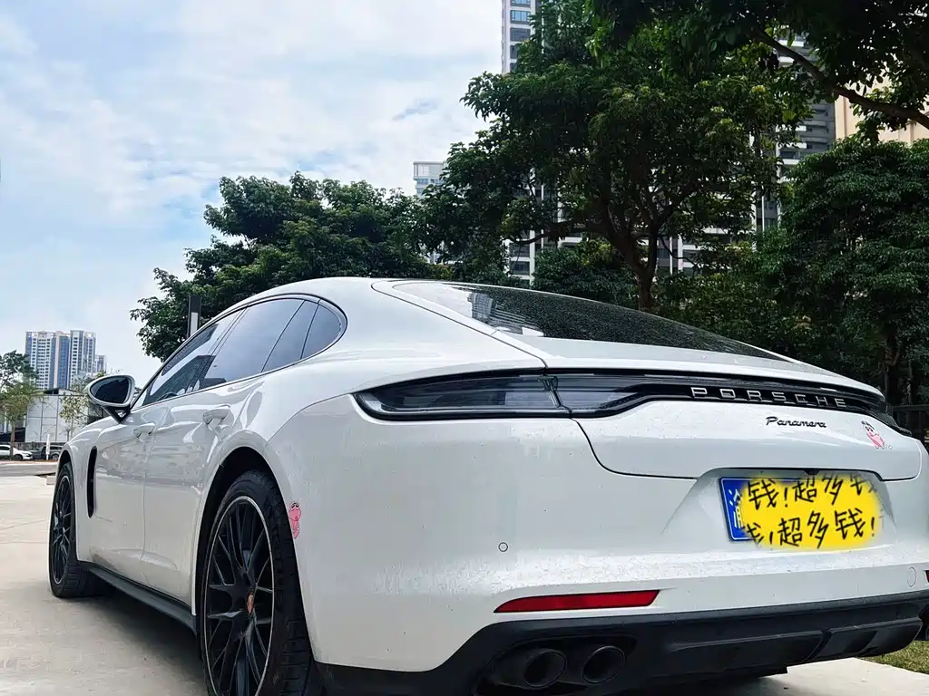 PORSCHE PANAMERA