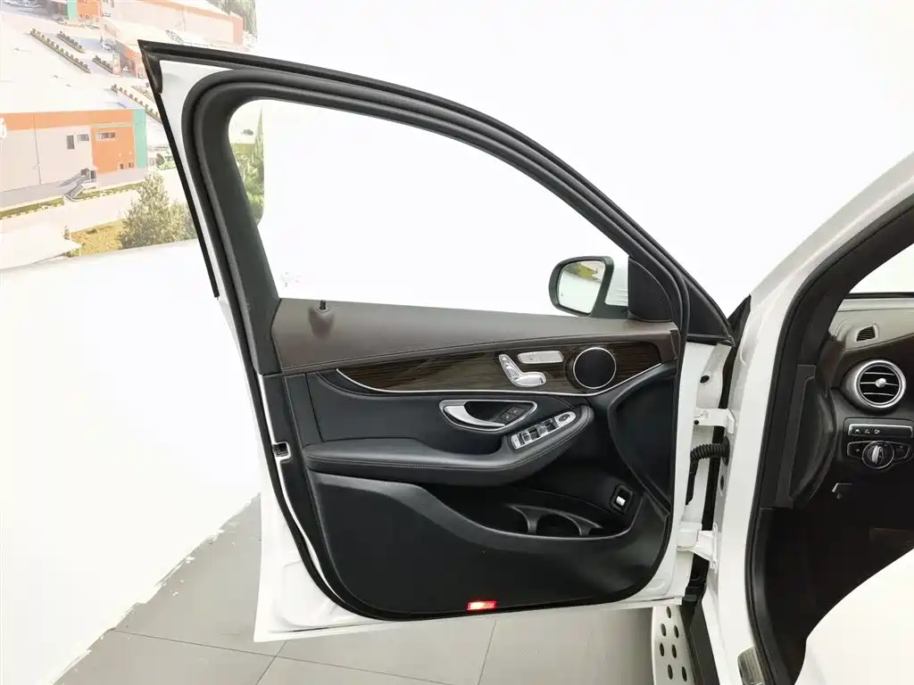 Mercedes-Benz GLC 2019 GLC 260 4MATIC Luxury
