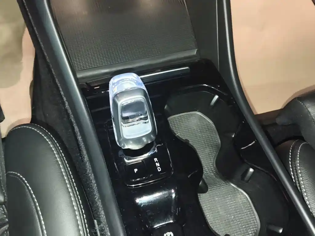 Volvo XC40 — миниатюра 14
