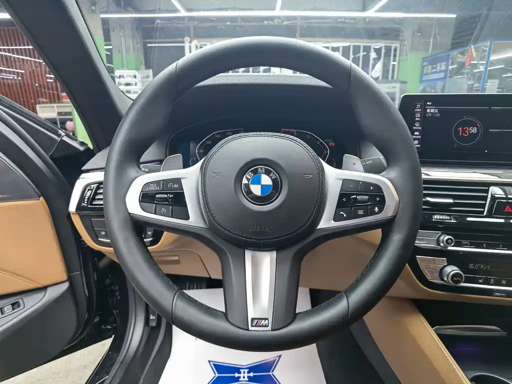 BMW 5 Series — миниатюра 10