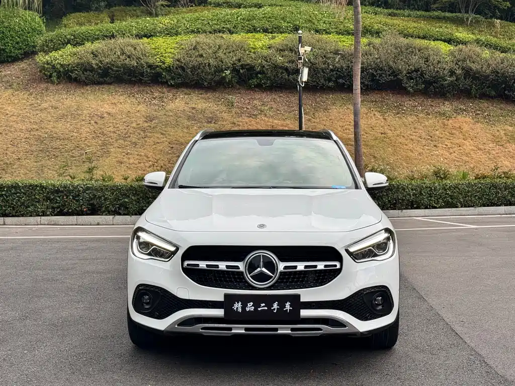 MERCEDES-BENZ GLA