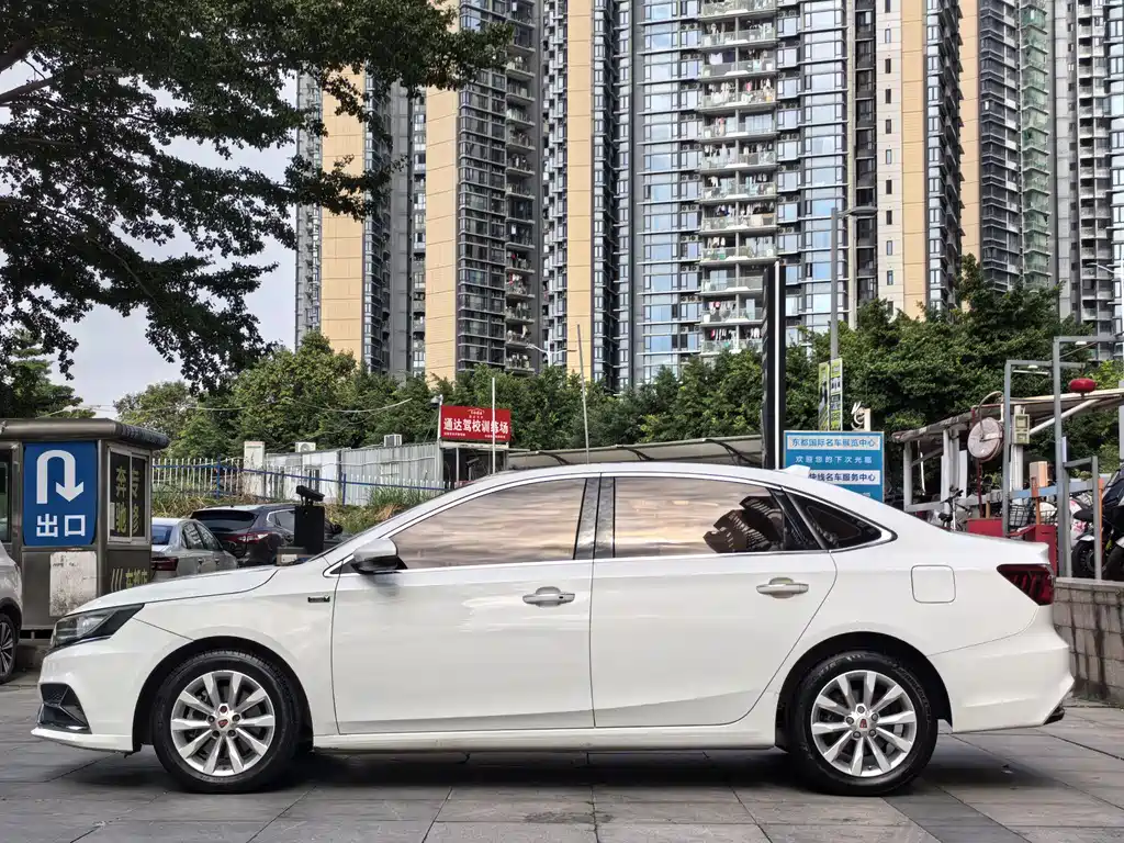 ROEWE I6 NEW ENERGY
