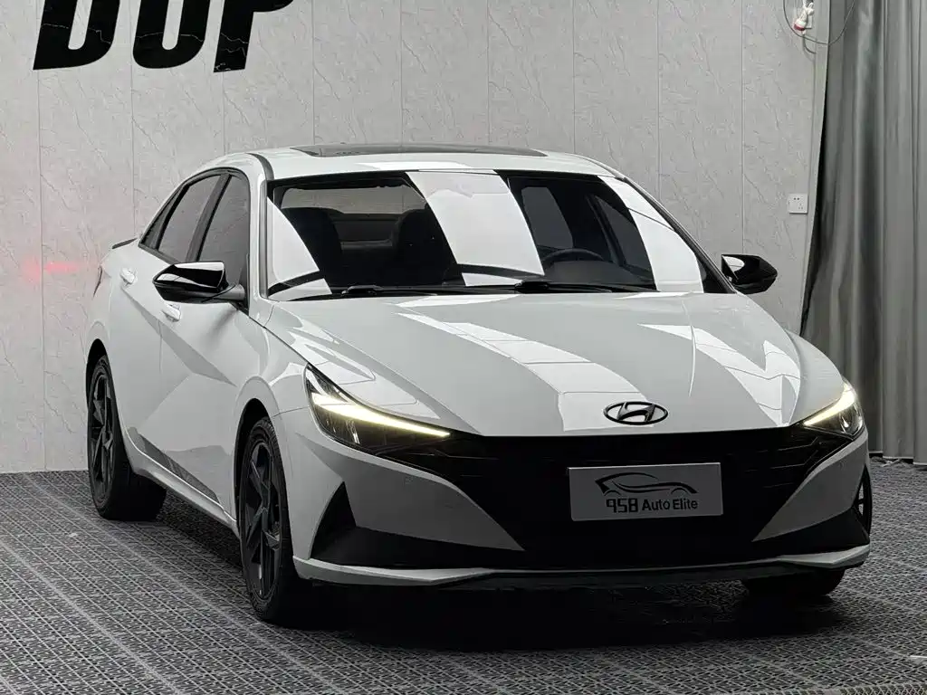 Hyundai Elantra — миниатюра 3