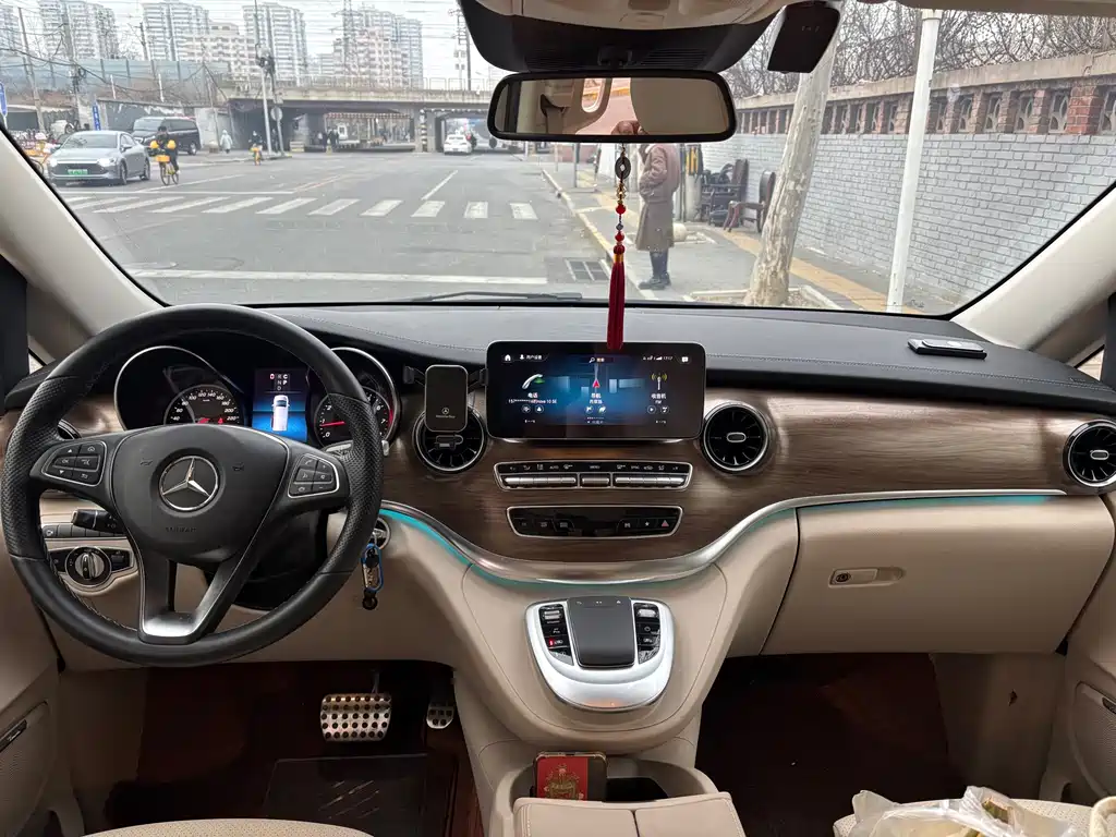 MERCEDES-BENZ V CLASS