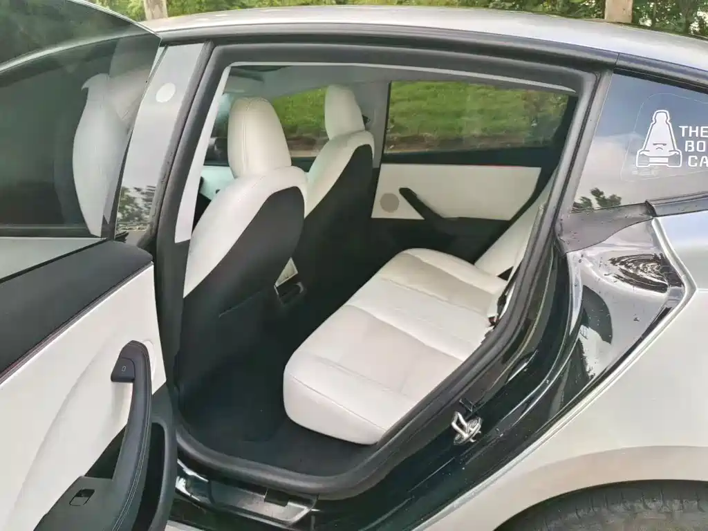 Tesla Model 3 — миниатюра 6