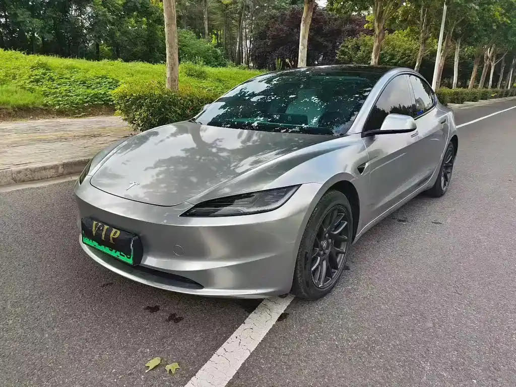 Tesla Model 3 — миниатюра 3