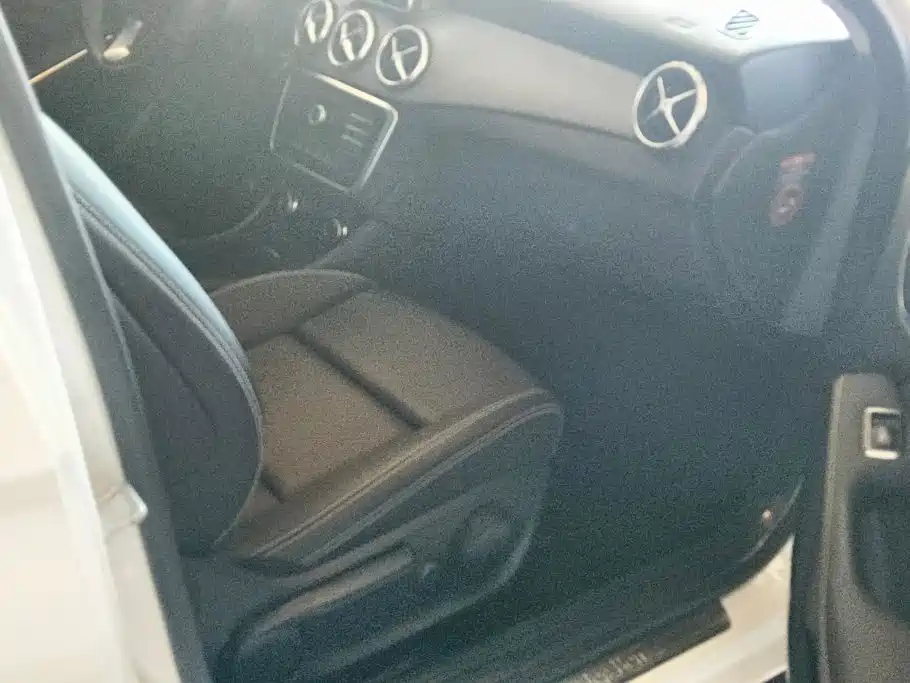 Mercedes-Benz GLA — миниатюра 8