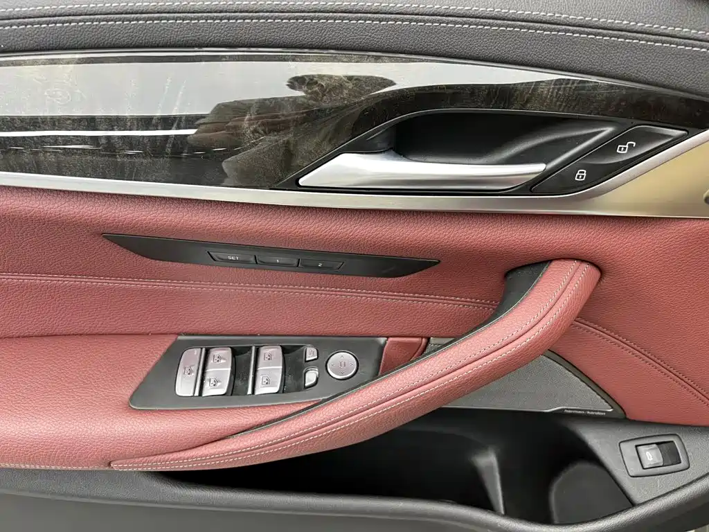 BMW 5 Series — миниатюра 19