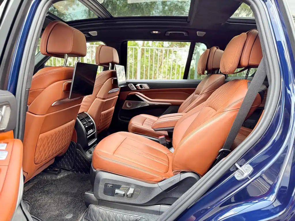 BMW X7 M60i — миниатюра 12