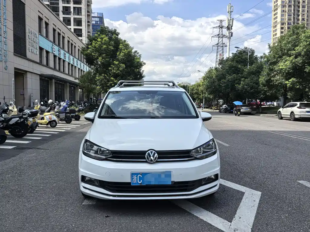 Volkswagen Touran — миниатюра 2