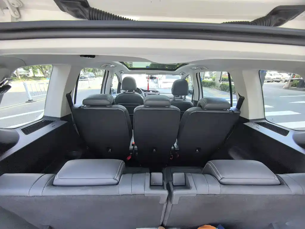 Volkswagen Touran — миниатюра 12