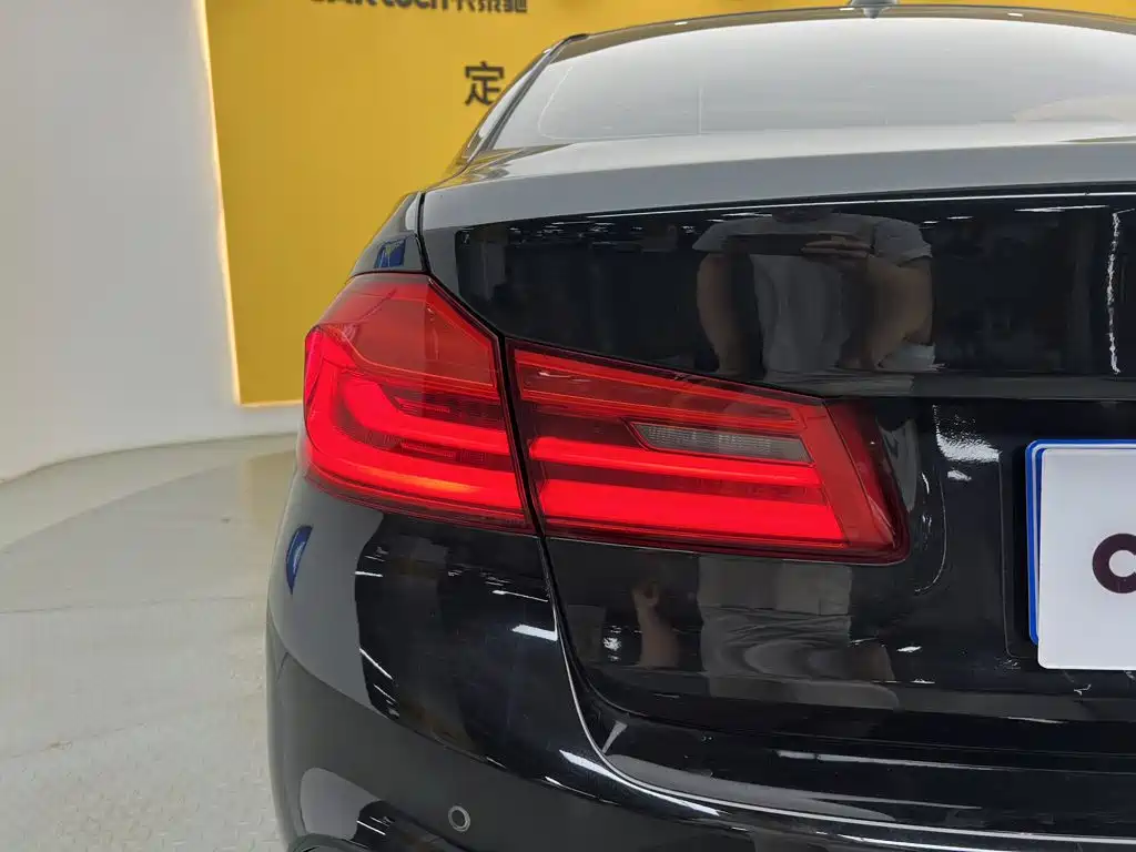 BMW 5 Series — миниатюра 9