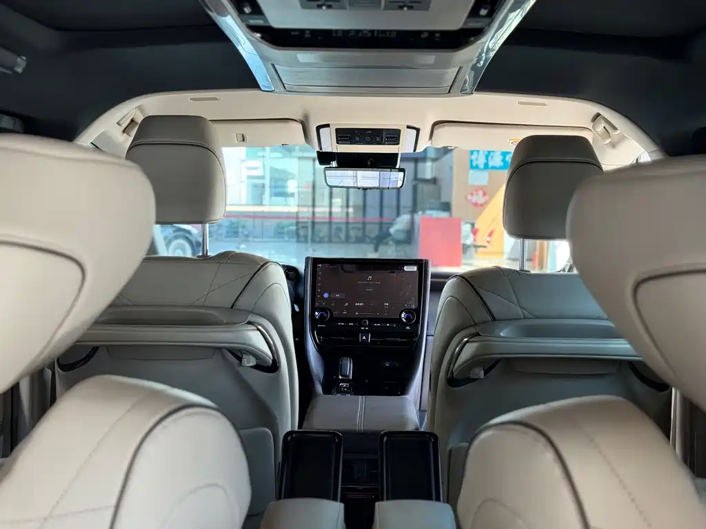 Toyota Alphard — миниатюра 20