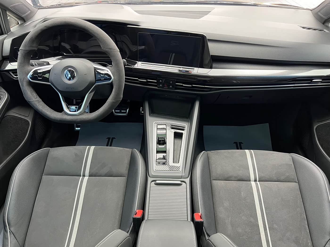 Volkswagen Golf 1.4 л 2023 г. Чёрный, пробег 23000 км
