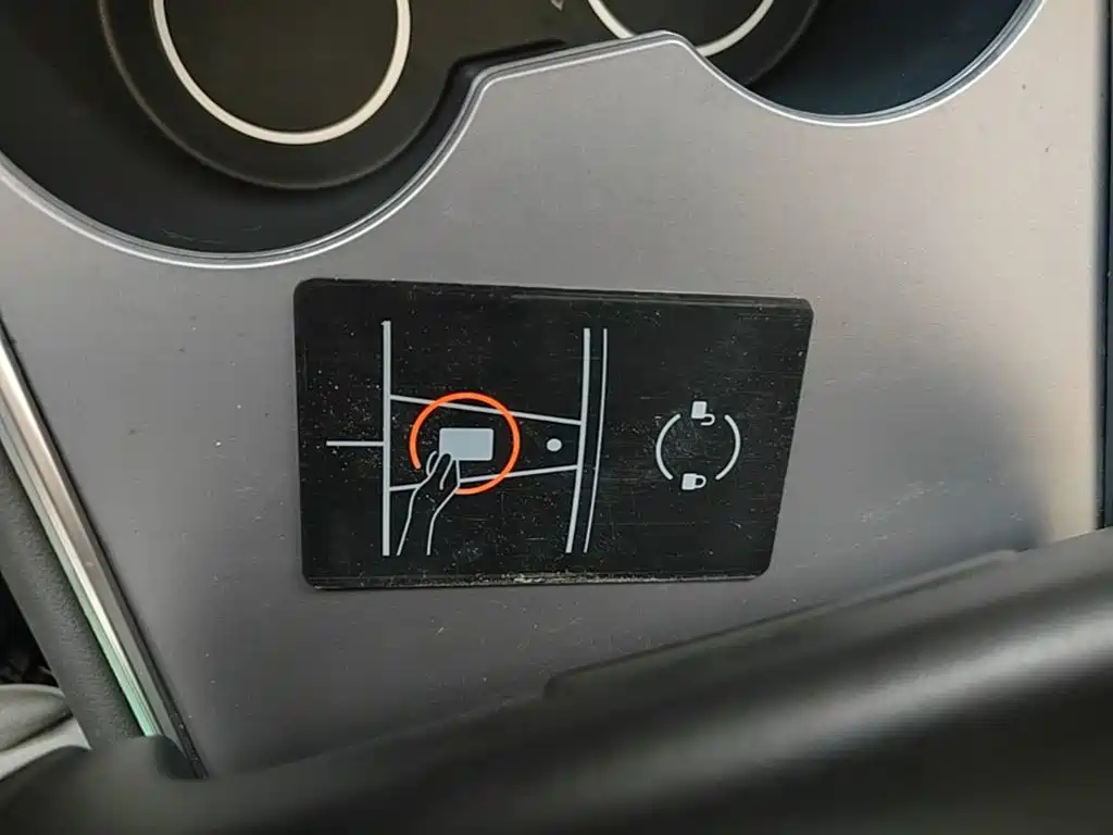 Tesla Model 3 — миниатюра 9
