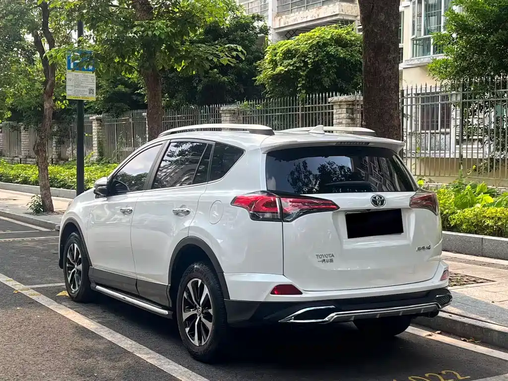 Toyota RAV4 — миниатюра 13