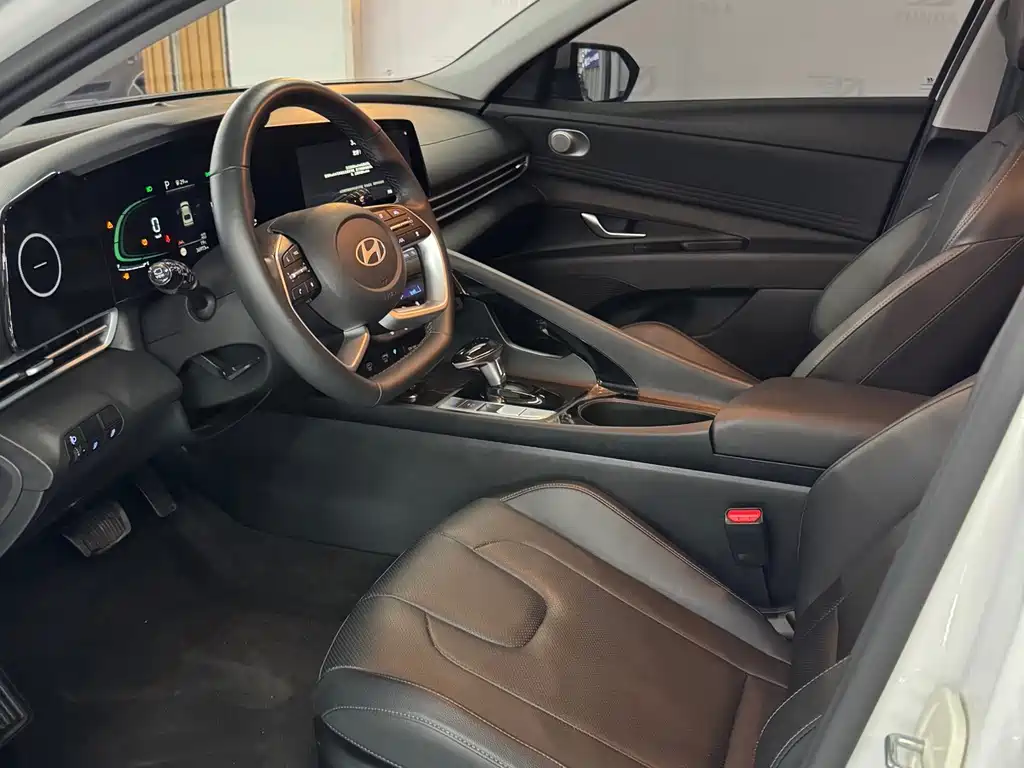 Hyundai Elantra — миниатюра 4