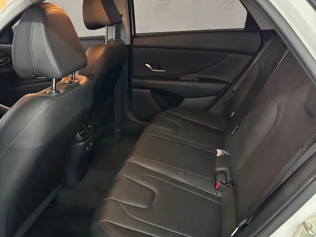 Hyundai Elantra — миниатюра 5