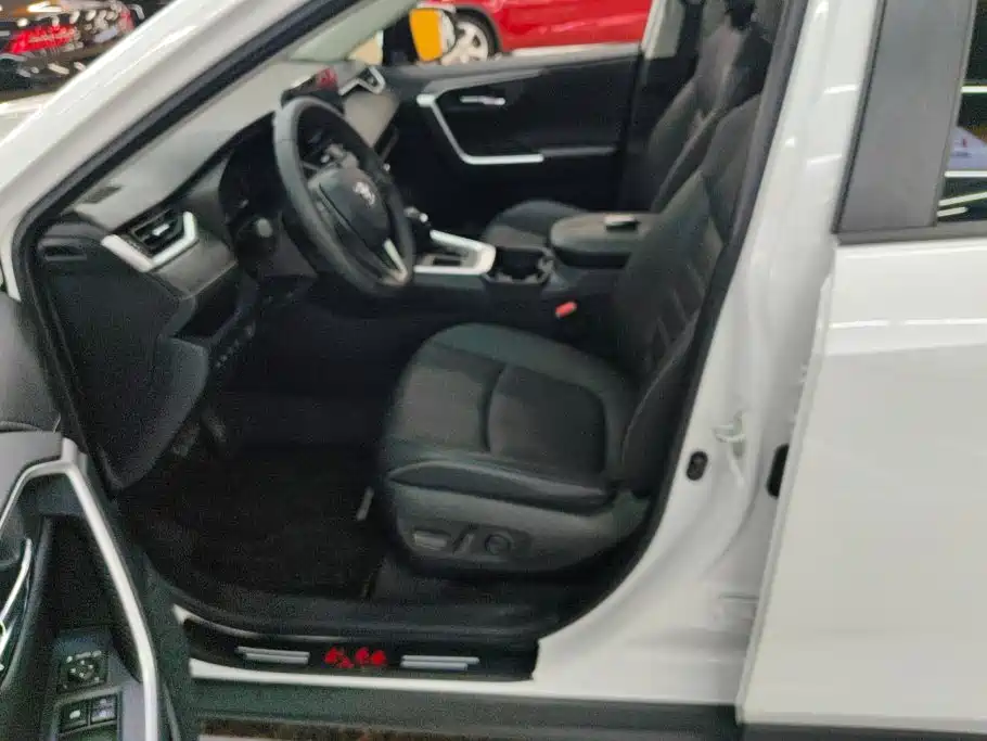 Toyota RAV4 — миниатюра 9
