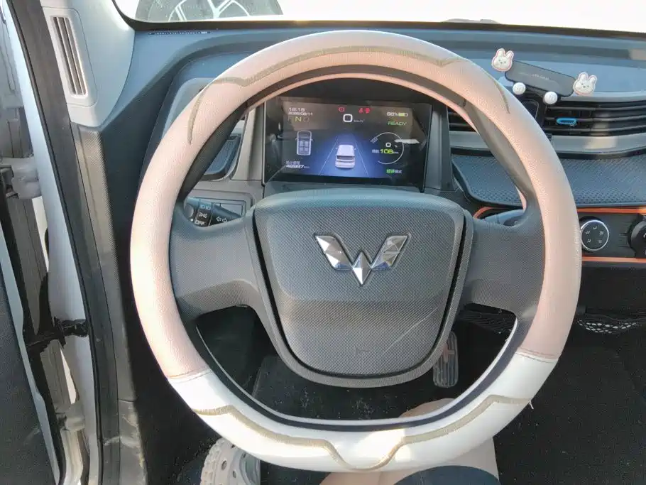 Заказать Wuling MINIEV 2020 года за 660 888 ₽  из Китая
