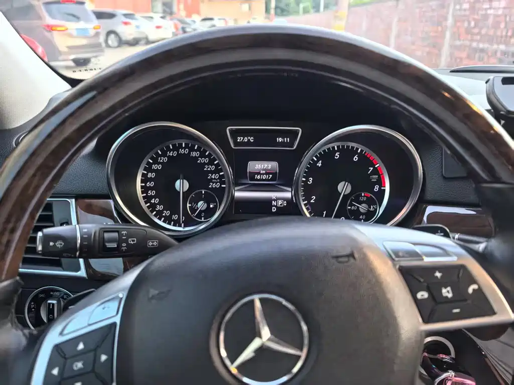 Mercedes-Benz M-Class — миниатюра 7