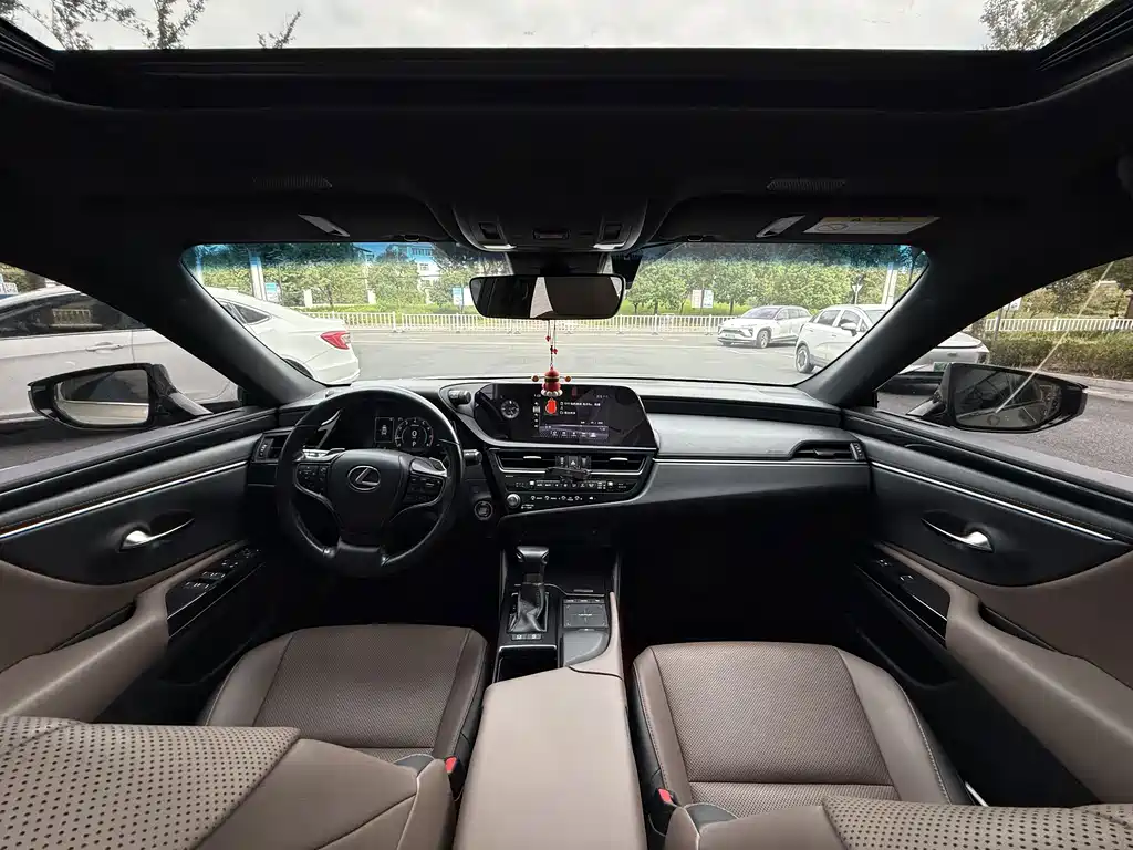 Lexus ES — миниатюра 11