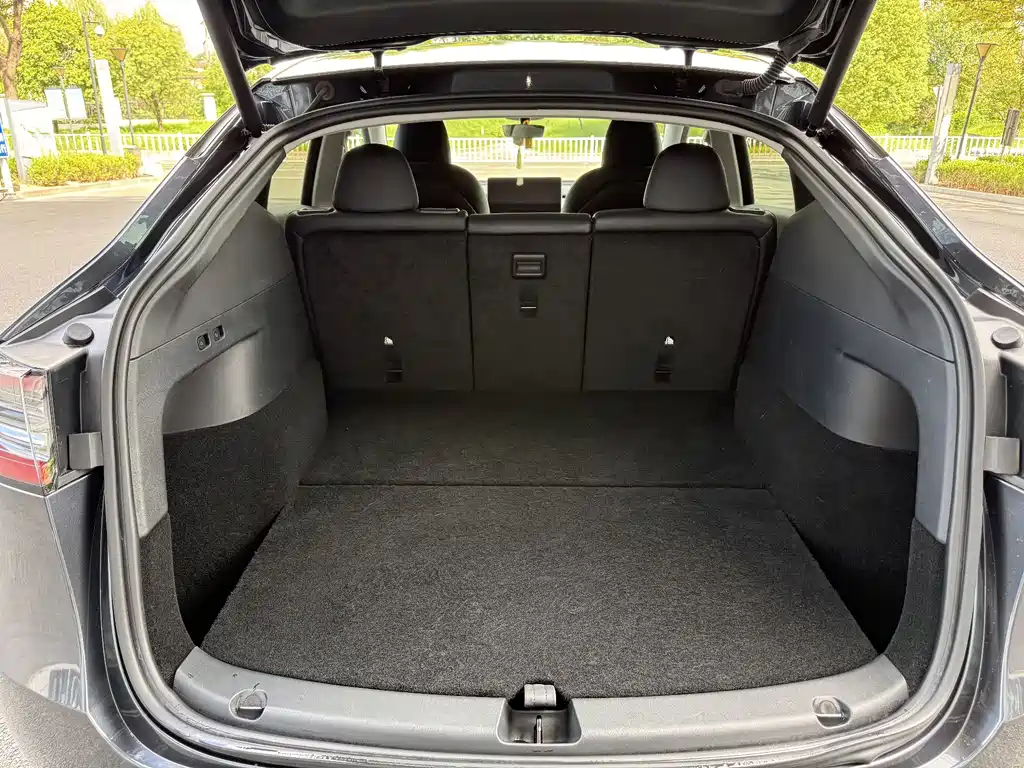Tesla Model Y — миниатюра 14